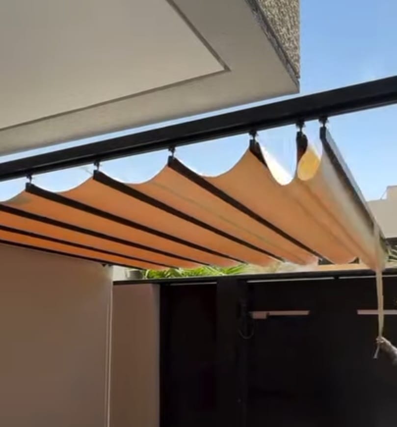 مظلة متنقلة بكفرات الرياض